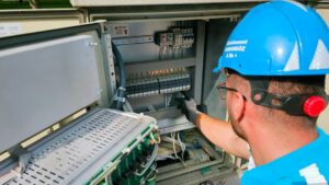 how to become an electrician