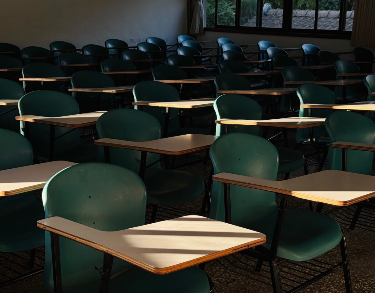 scholarships vs grants